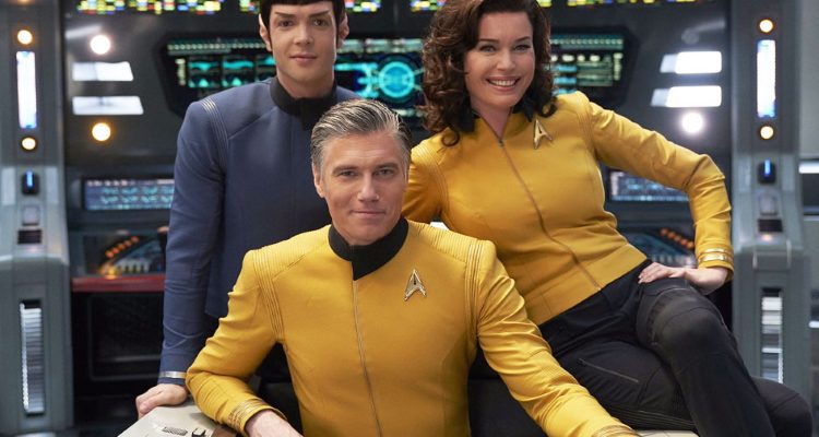 Star Trek Strange New Worlds Ethan Peck Anson Mount And Rebecca Romijn As Spock Captain